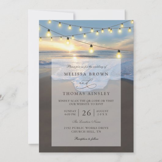 Ocean Beach Seaside String Lights QR Code Wedding Kaart (Voorkant)