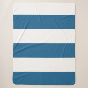 Ocean Blue en White Broad Stripes op een Sherpa Deken