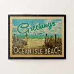 Ocean Isle Beach Jigsaw Puzzle Vintage voyage<br><div class="desc">Cette carte postale vintage de Greutings From Ocean Isle Beach dispose d'une plage de sable avec une belle eau turquoise de l'océan et au-dessus de la mer,  un ciel bleu avec des nuages blancs lustrés. Dans un style de voyage vintage.</div>