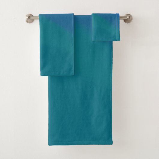 Ocean Tide Blue en Green Minimalist Bad Handdoek (Insitu)