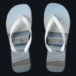 Ocean Waves Blue Sky Beach Sand<br><div class="desc">Joli Ciel Bleu avec des nuages Blancs Fluffy Clair, Mer Bleue, Vagues Océaniques Craquant et Flops Unisex Sable de Plage. Montré avec de larges sangles blanches et un pied blanc. Pour plus de couleurs de sangle, consultez les options pour les tongs dans Sangles courtes. Parfait pour vos loisirs estivales, des...</div>