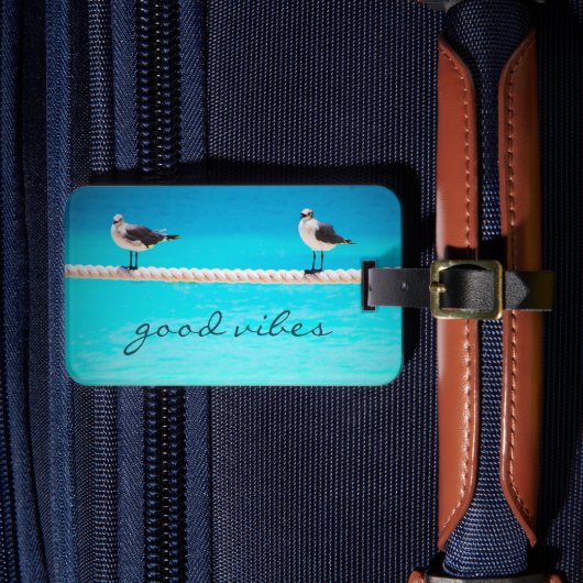 Ocean Zee Gull Birds Photo Good Vibes Script Quote Bagagelabel (Voorkant Insitu 4)