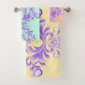 Oceanic Bloom: Paarse Wave Harmony / Stijlvolle Ku Bad Handdoek (Insitu)