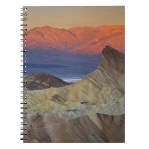 Ochtend eerste licht op Zabriskie Point en Notitieboek