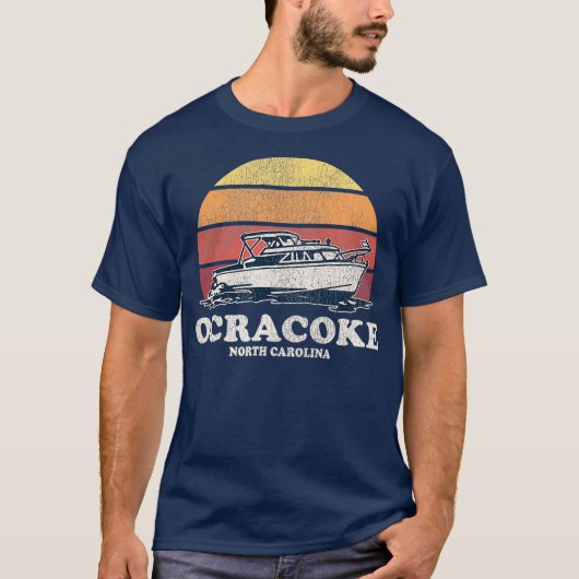 Ocracoke NC Boating 70 s Retro Boat T-shirt (Voorkant)