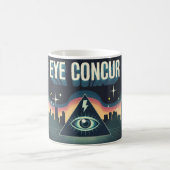 OEIL CONCUR ALIEN PYRAMIDE PUISSANCE café Mug (Centre)