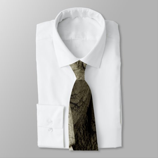 Oeil d'éléphant et cravate de tronc (Attaché)