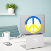 Oekraïnse blauwgele vlag voor vredessymbool sticker (Laptop op bureau)