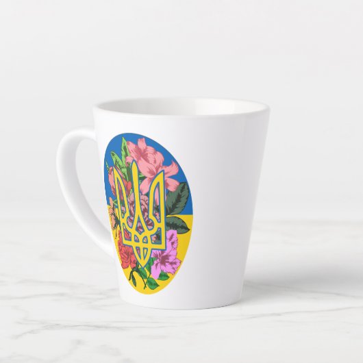 Oekraïnse bloem en Oekraïense vlag met bloemen Latte Mok (Linkerhoek)