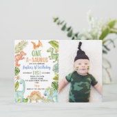 Oerwoud dinosaurussen 1e verjaardagsuitnodiging kaart (Staand voorkant)