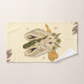 Oeuvre Graphique Mystique, Fae Moth Beige (Serviette à main)