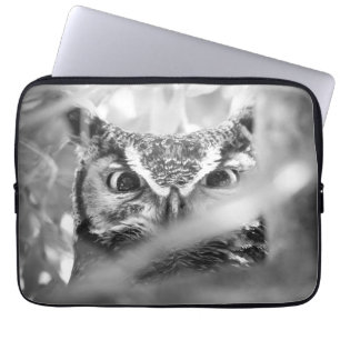 Ogen van het bos (Grote gehoornde uil) Natuurfoto Laptop Sleeve
