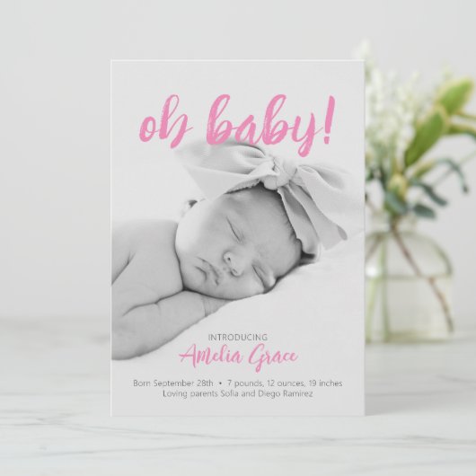 Oh Baby! Geboorteaankondiging in roze Save The Date (Staand voorkant)