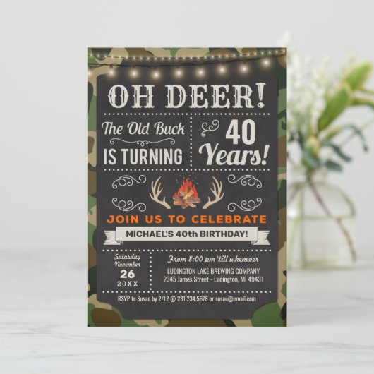 Oh Deer Old Buck Camo Invitation Anniversaire (Debout devant)