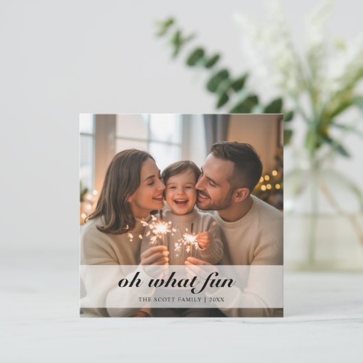 Oh What Fun Typography Script Carte de vacances ph (Debout devant)