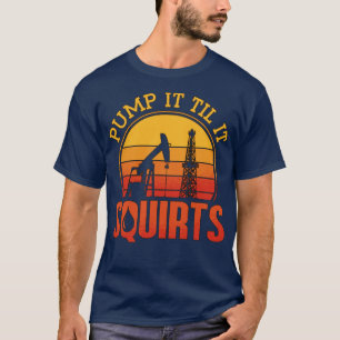 Oilfield Worker pomp tot hij het olierijg uitspant T-shirt