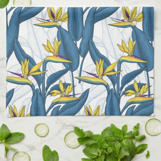 Oiseau de fleurs de paradis sur la serviette de cu (Plié)