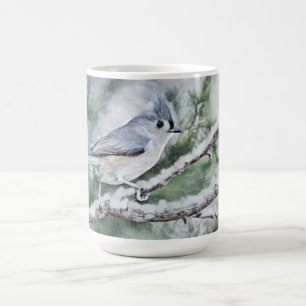 Oiseau gris à la Coupe de la Mug d'hiver de neige