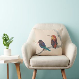 Oiseaux colorés sur un oreiller à jet