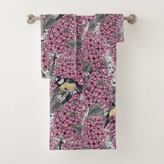 Oiseaux dans le jardin lilas rose (En situation)