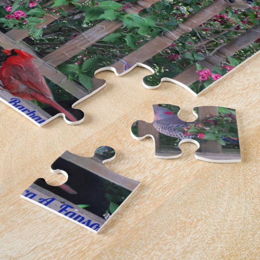 Oiseaux et écureuils au puzzle d'alimentation (Côté)