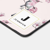 Oiseaux roses et noirs sur un monogramme de branch (Coin)