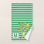 Oiseaux tropicaux en bandes blanches vertes -monog (Serviette à main)