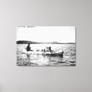 Ojibwa Indiërs kruisen meer op Canoe Foto Canvas Afdruk