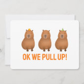 "Oké, we trekken omhoog!" Capybara Meme Feestdagenkaart (Voorkant)