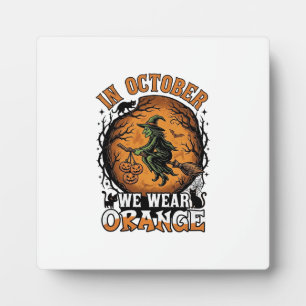 Oktober dragen we oranje vliegende heks pompoenen fotoplaat