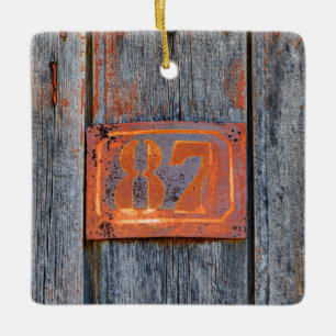 Old Grunge Rusty Metal House Number No. 87 Foto, Keramisch Ornament