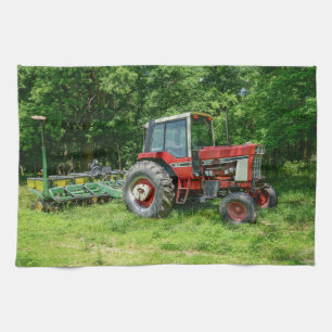 Old International Tractor Theedoek