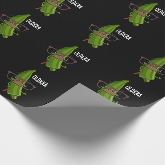 Old-kra Funny Okra Pun Dark BG Cadeaupapier (Hoek)