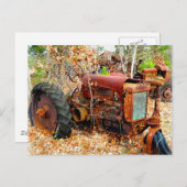 Old Rustic Boerderij Tractor in Junk Yard Briefkaart (Voorkant / Achterkant)
