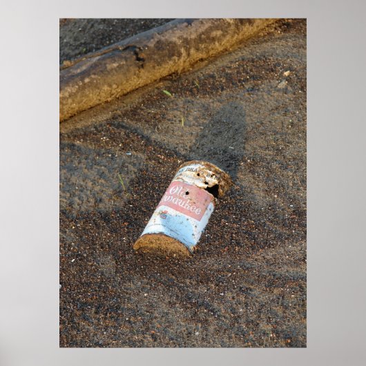 Old Rusty Beer Can langs de Mississippi Poster (Voorkant)