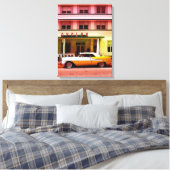 Oldtimer in het Art Deco District, Miami, Florida Canvas Afdruk (Insitu (Slaapkamer))