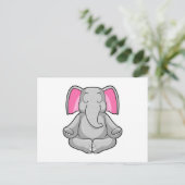 Olifant bij yoga in kruisbeen briefkaart (Staand voorkant)