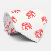 Olifanten in het rood gekleed (op wit) stropdas (Opgerold)