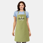 Olijfgroene keuken schort met aangepaste monogram (Gedragen)