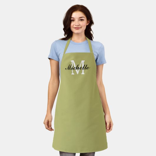 Olijfgroene keuken schort met aangepaste monogram (Gedragen)