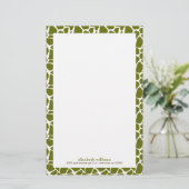 Olive Green Giraffe Pattern Briefpapier (Staand voorkant)