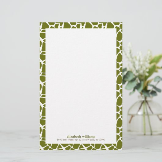 Olive Green Giraffe Pattern Briefpapier (Staand voorkant)