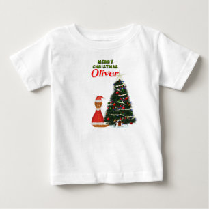 Oliver verkleed als Kerstman bij zijn kerstboom