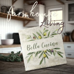 Olivier rustique & Branches Bella Cucina<br><div class="desc">Bella Cucina Bouquet d'olive d'aquarelle rustique de branches & feuilles. Mélangez et faites correspondre d'autres tuiles dans ce même thème de coordination pour créer votre look parfait. 100% de satisfaction client avec "Zazzle" tous les jours.</div>