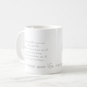 Om je leven te veranderen, moet je van gedachten v koffiemok (Voorkant links)