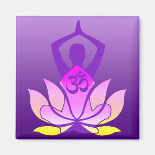 Om Lotus Flower Yoga Pose op Paarse gradiënt Magneet