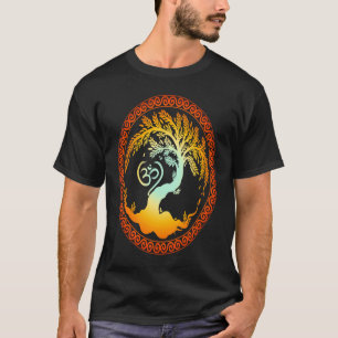 Om Symbol en Yggdrasil Spiritueel T-shirt