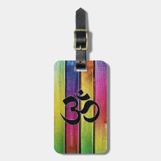 Om-teken op multikleurig hout bagagelabel (Voorkant verticaal)
