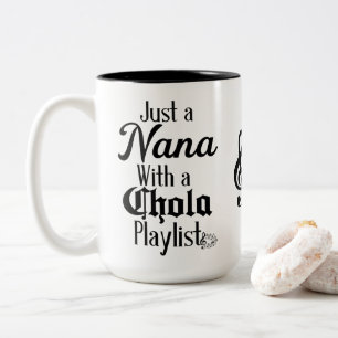 Oma met haar chola afspeellijst mok