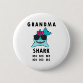 Oma Shark Doo Doo Doo Ronde Button 5,7 Cm (Voorkant)